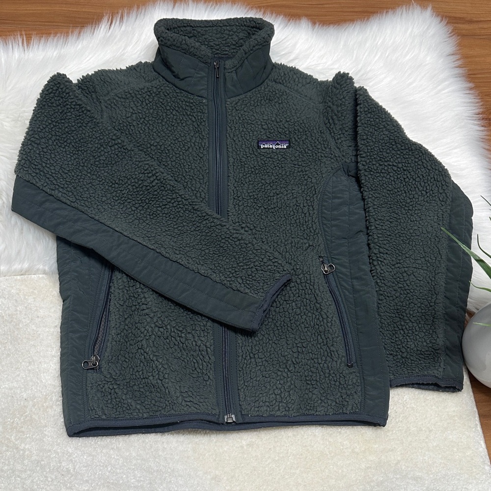 Woman’s Patagonia Forest Green Sherpa Jacket size XS